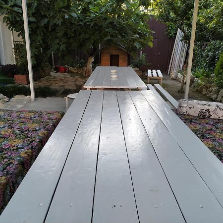 Guest House On Shakirbay 11 Sukhumi Bagian luar foto