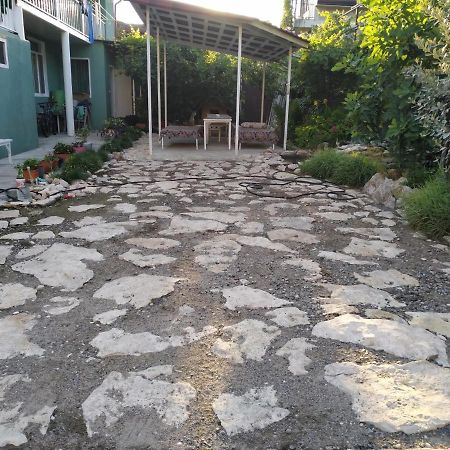 Guest House On Shakirbay 11 Sukhumi Bagian luar foto