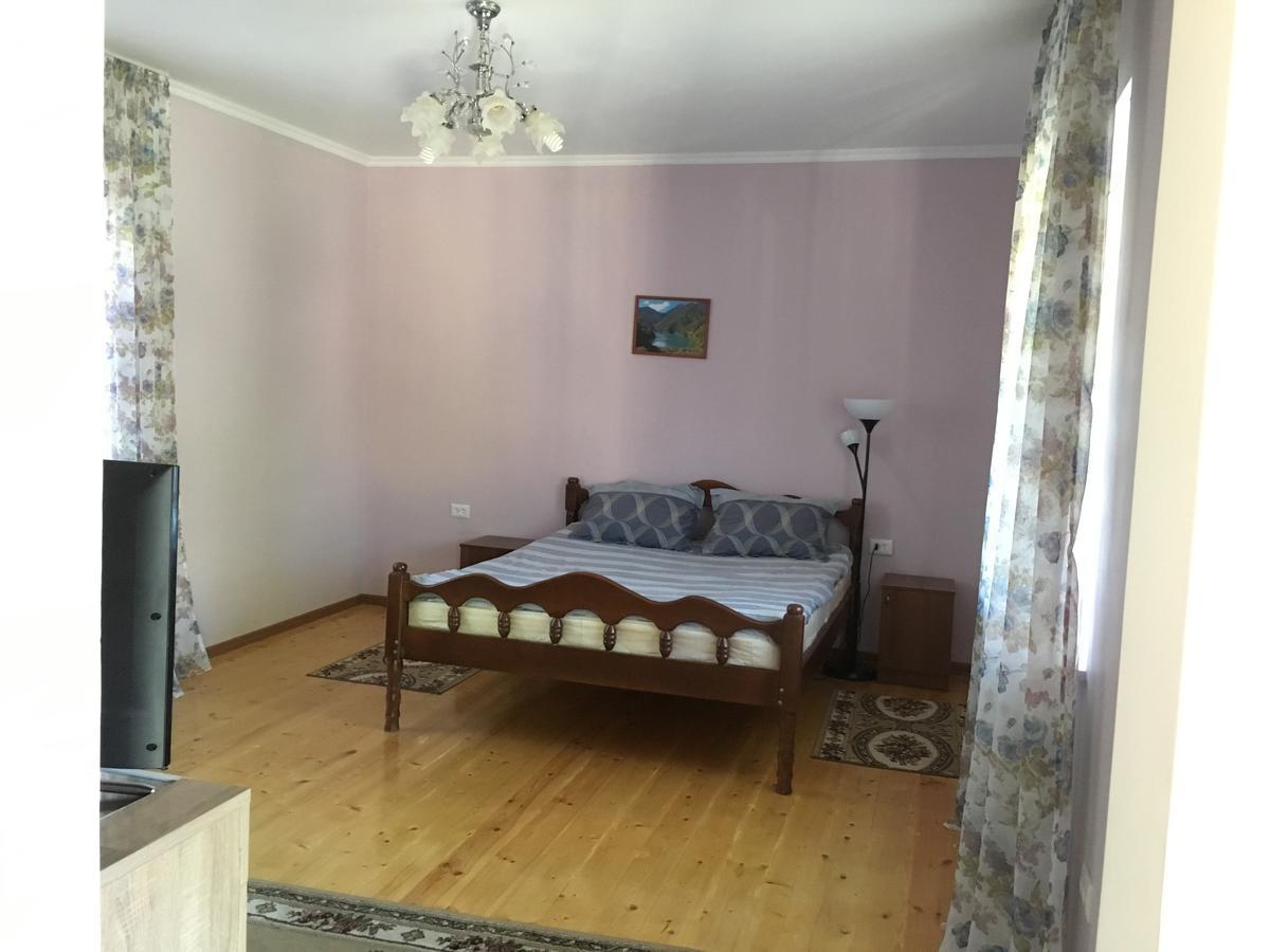 Guest House On Shakirbay 11 Sukhumi Bagian luar foto
