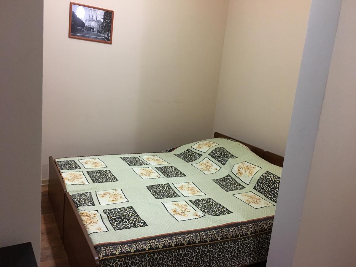Guest House On Shakirbay 11 Sukhumi Bagian luar foto