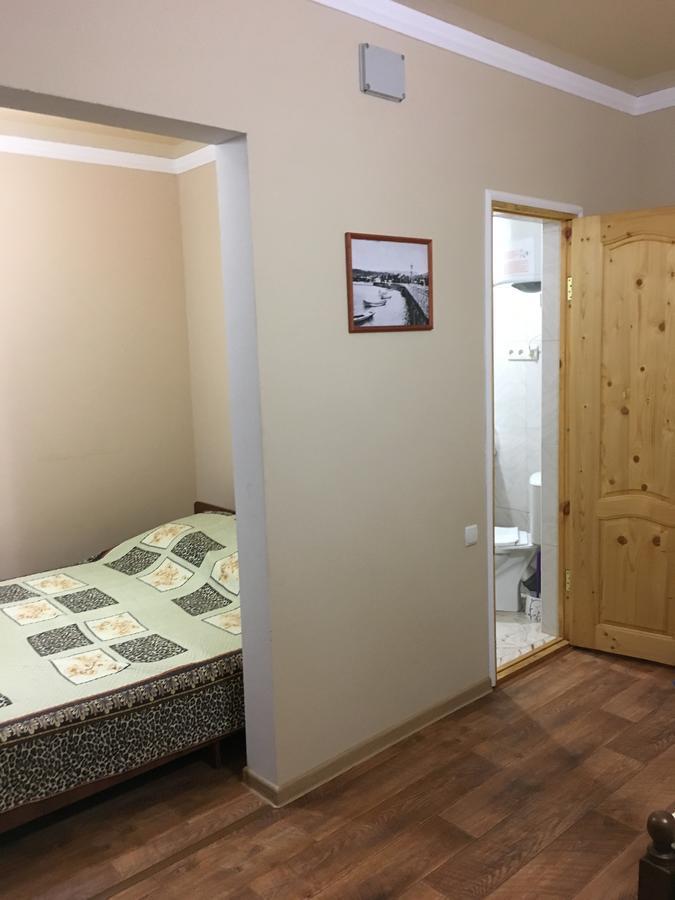 Guest House On Shakirbay 11 Sukhumi Bagian luar foto