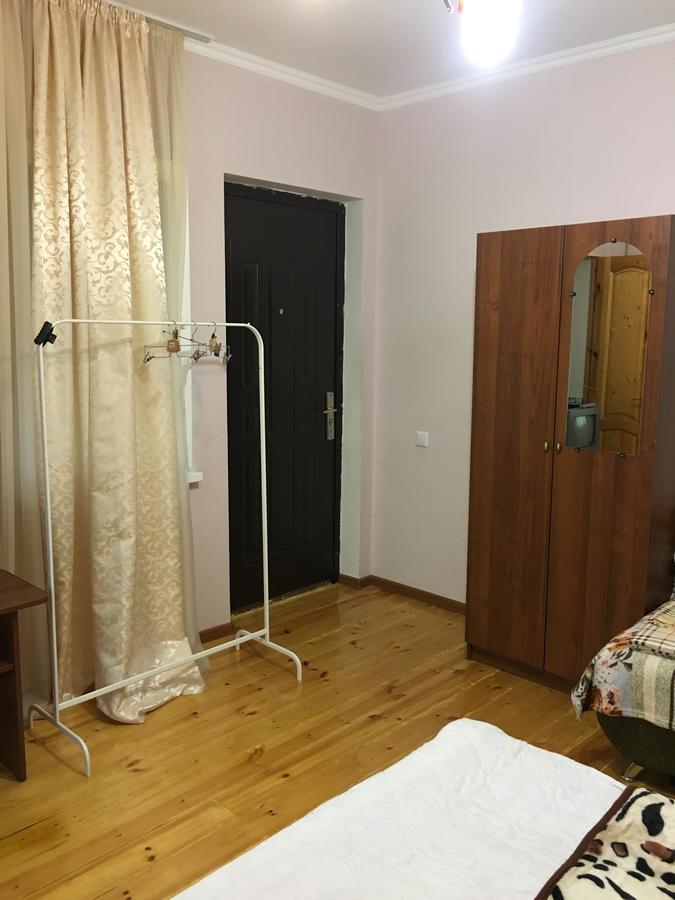 Guest House On Shakirbay 11 Sukhumi Bagian luar foto