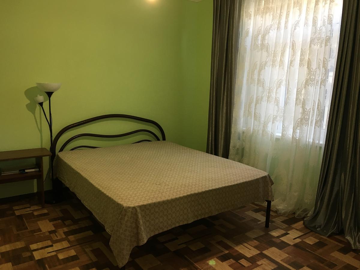 Guest House On Shakirbay 11 Sukhumi Bagian luar foto