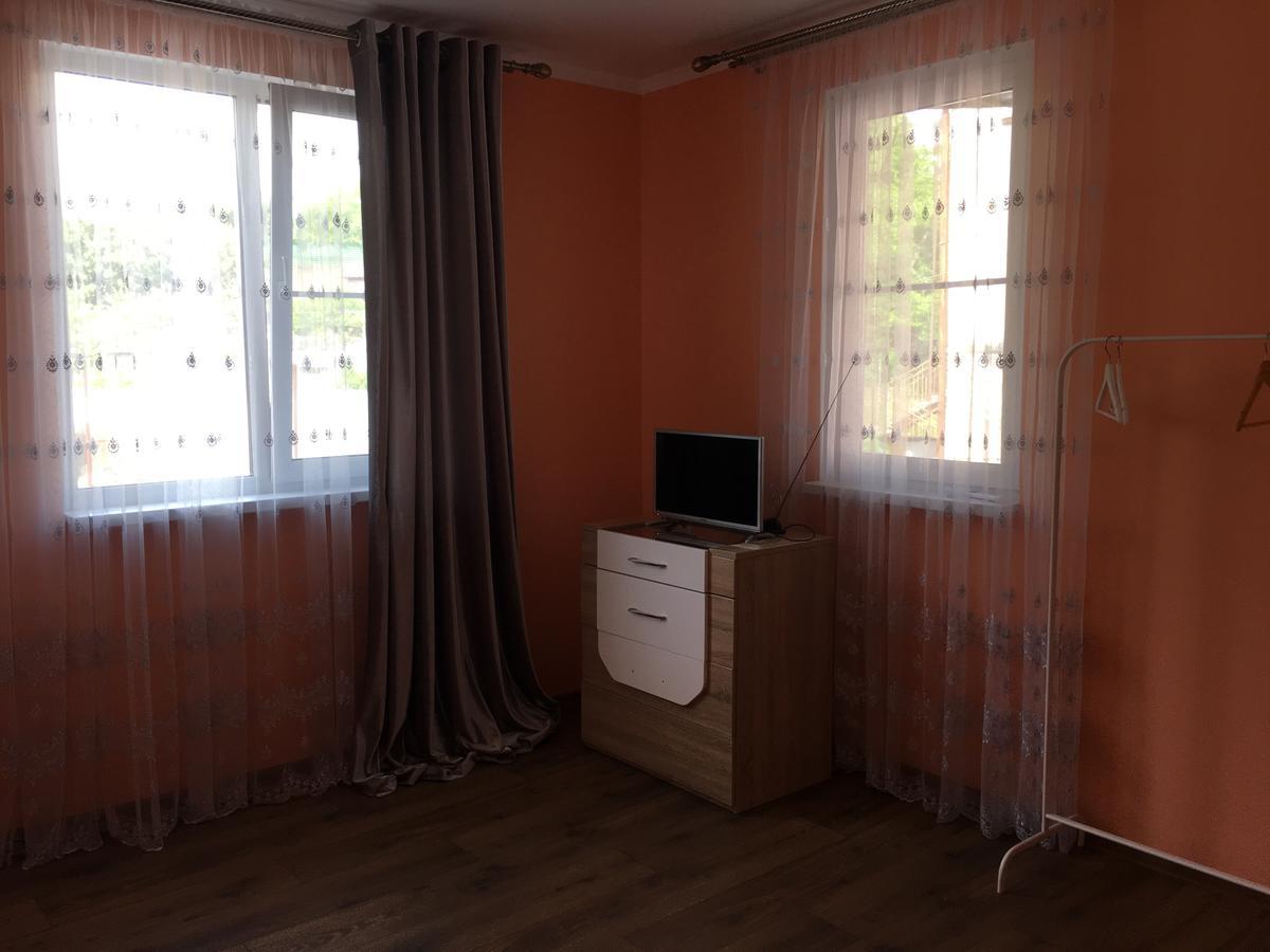 Guest House On Shakirbay 11 Sukhumi Bagian luar foto